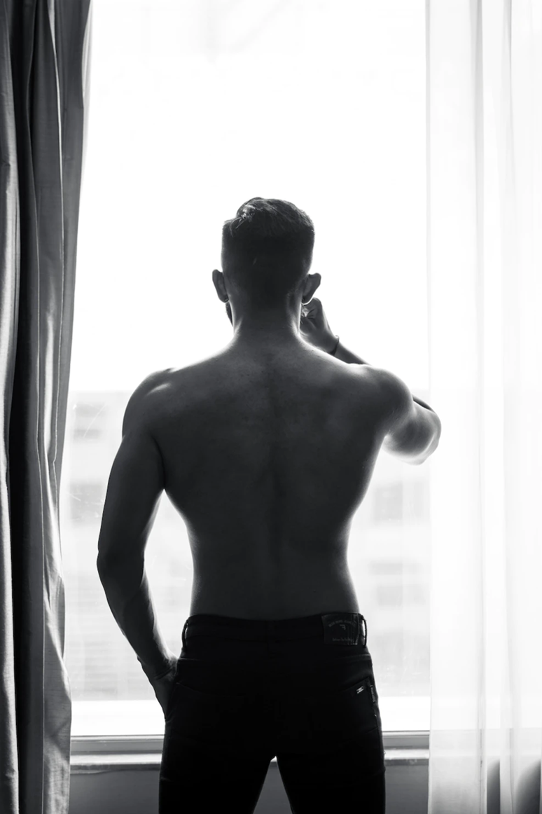 魅力的な男性の背中には色気とかっこよさがある!背中から造るモテる男の美ボディ造形法 | 赤坂の筋肉と脂肪を整えるメンズエステ | プライベート ...